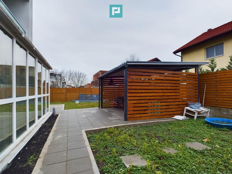 Apartament cu 3 camere semidecomandat, mobilat în Dumbrăvița