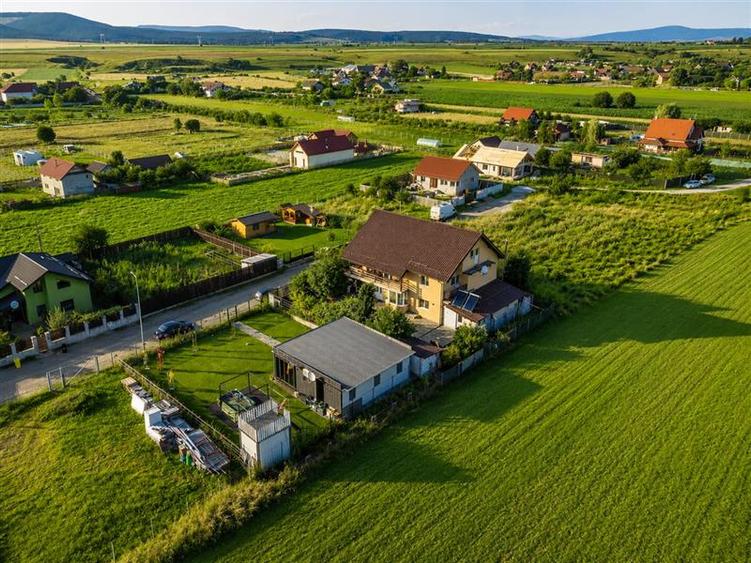 Casă individuală cu 5 camere cu Teren 450 Mp în Podu Oltului