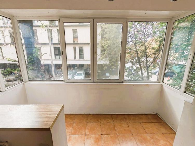 Apartament cu 3 camere semidecomandat în Mihai Bravu