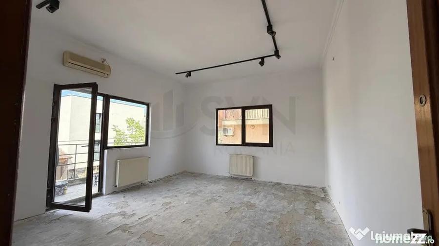 Casă cu 7 camere cu Teren 303 Mp în Domenii