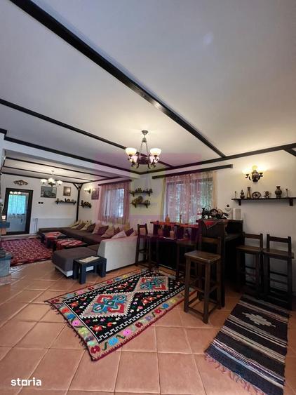 Casă cu 6 camere cu Teren 1593 Mp în Central