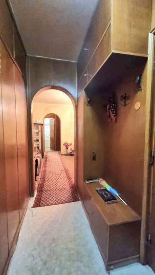Apartament cu 3 camere decomandat în Tineretului