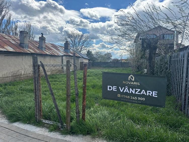 Teren Construcții intravilan de 455 mp, în Est