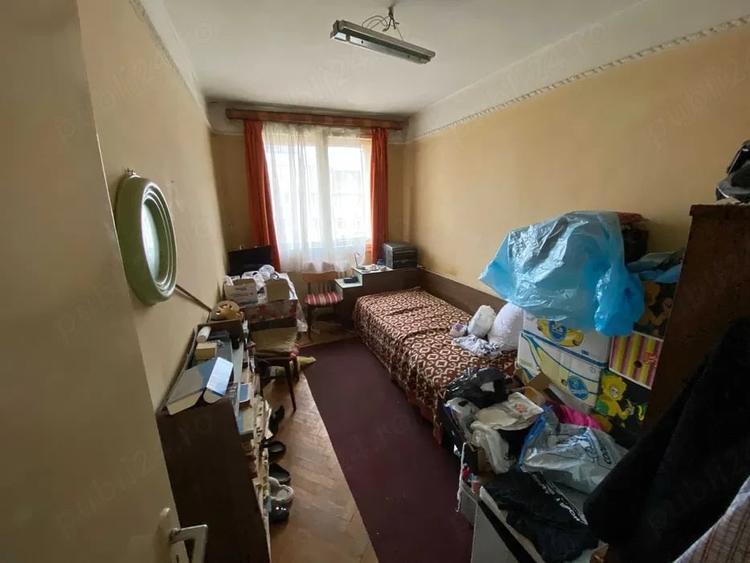 Apartament cu 3 camere semidecomandat în Grivița