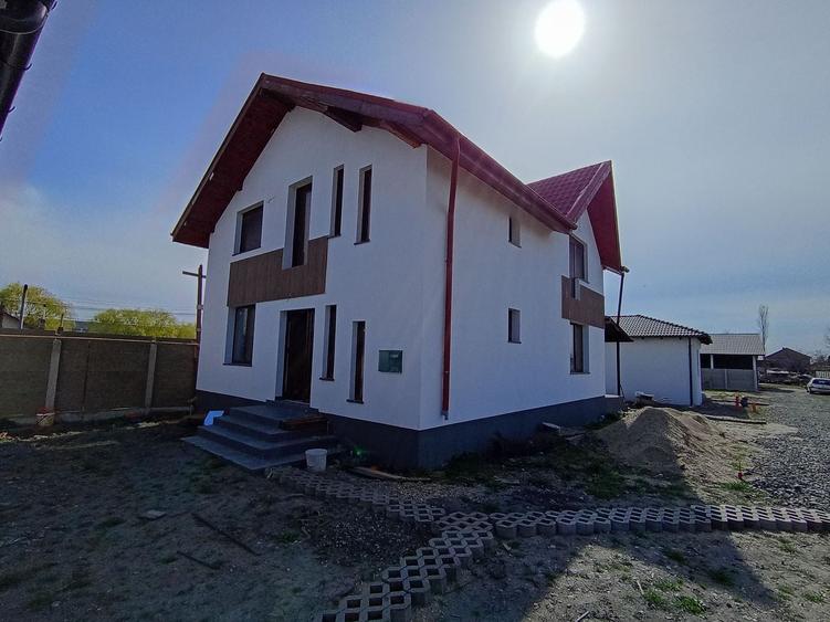 Casă individuală cu 5 camere cu Canalizare în Sânandrei