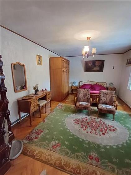 Casă individuală cu 6 camere cu Canalizare în Nord-Est