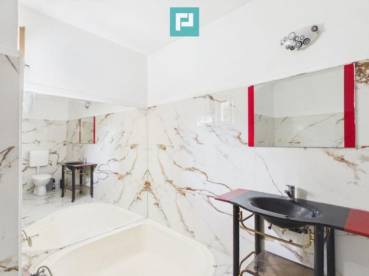 Casă cu 5 camere cu Piscina în Central