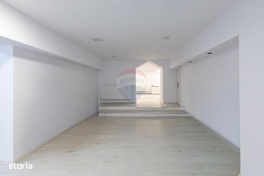 Spațiu comercial, de 828 mp, în Central
