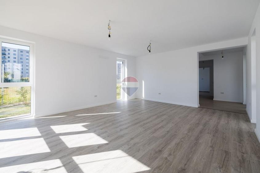 Casă individuală cu 4 camere cu Teren 263 Mp în Tractorul