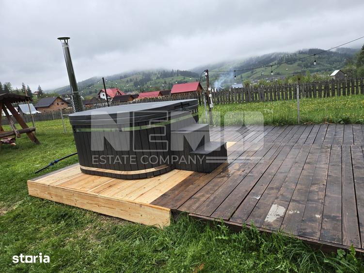 Casă cu 9 camere cu Teren 2200 Mp în Moldovița