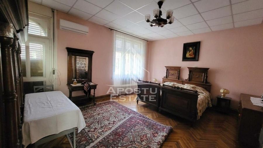 Casă individuală cu 6 camere cu Canalizare în Central