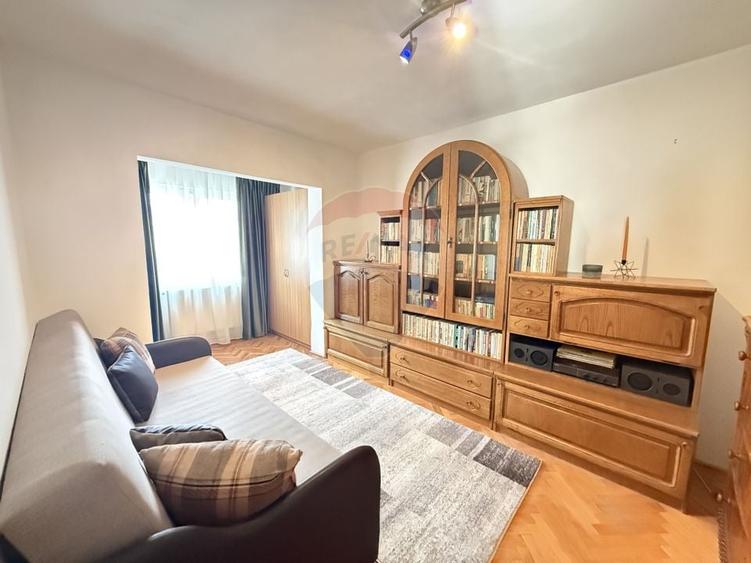 Apartament cu 3 camere decomandat, mobilat în Zorilor