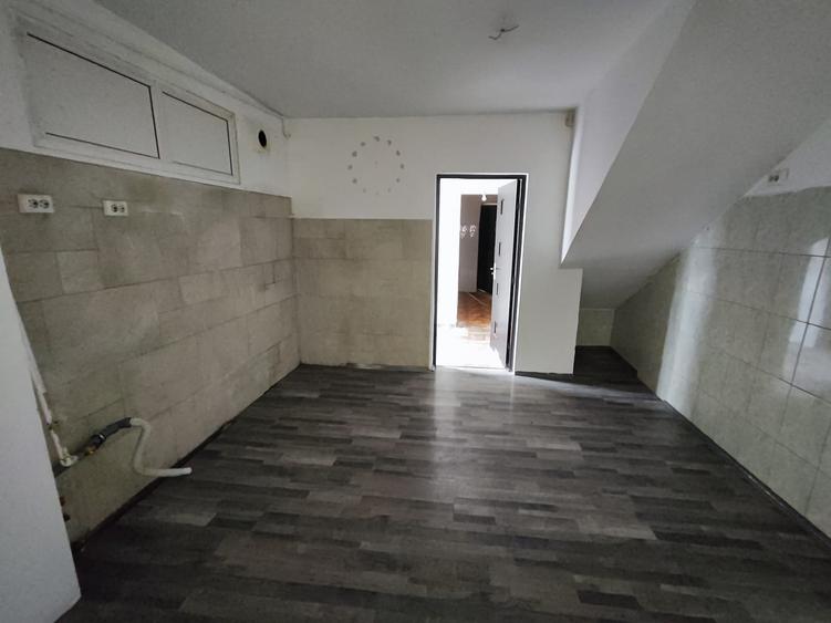 Casă individuală cu 4 camere cu Canalizare în Dâmbovița