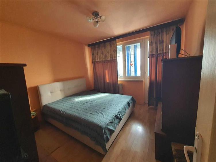 Apartament cu 3 camere decomandat, mobilat în Dâmbovița