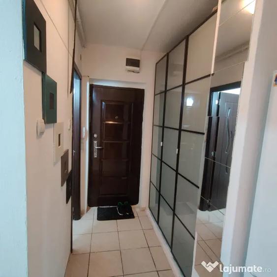 Garsonieră decomandată în Costin Georgian