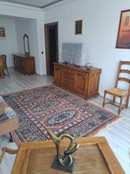 Apartament cu 2 camere decomandat, mobilat în Tractorul