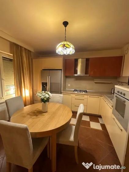 Casă cu 5 camere cu Teren 750 Mp în Central
