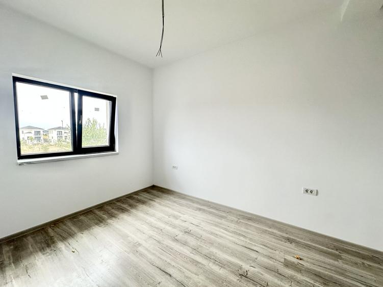 Duplex cu 5 camere cu Canalizare în Moșnița Nouă