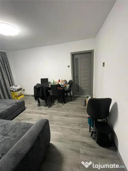 Apartament cu 3 camere semidecomandat, mobilat în Dacia
