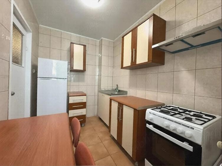 Apartament cu 3 camere decomandat în Tineretului
