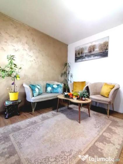 Casă cu 7 camere cu Teren 1600 Mp în Bâra