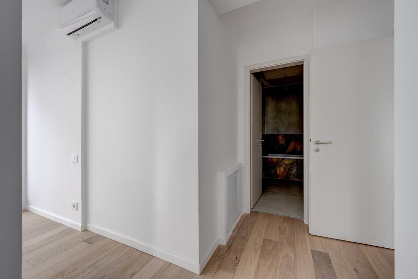 Apartament cu 4 camere semidecomandat în Timpuri Noi