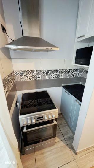 Apartament cu 3 camere semidecomandat, mobilat în Tei