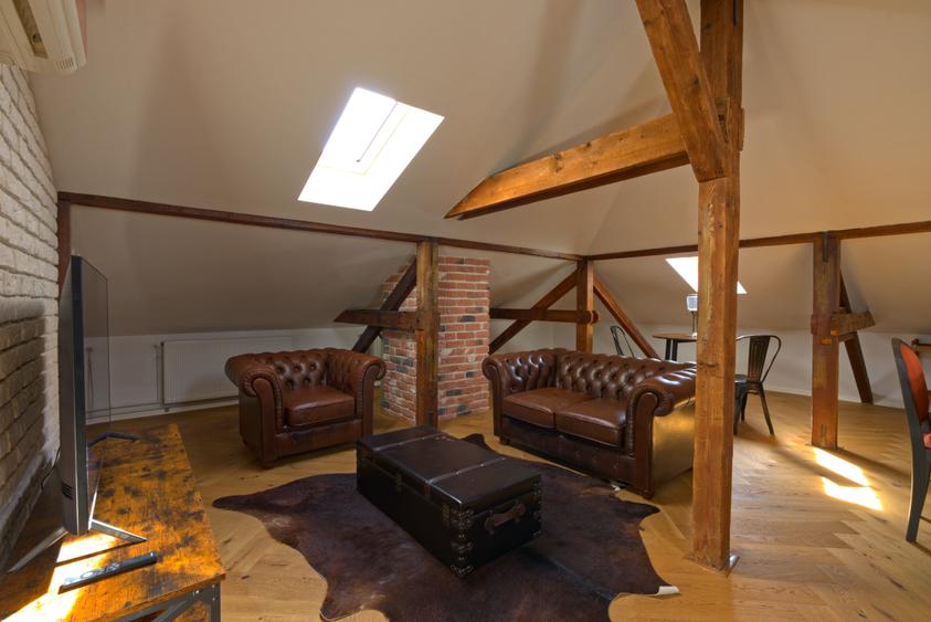 Apartament cu 3 camere semidecomandat în Aviatorilor