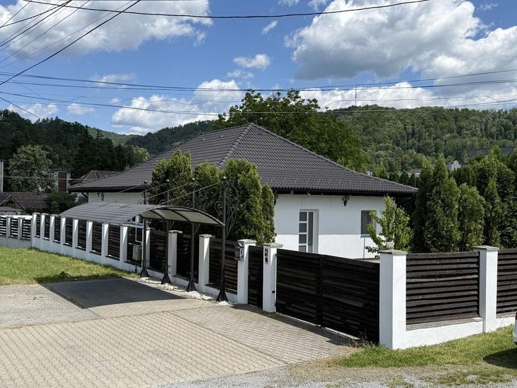 Casă cu 4 camere în Central