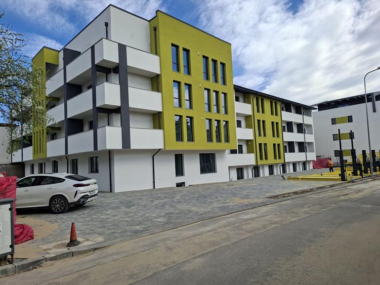 Apartament cu 3 camere decomandat în Popoveni