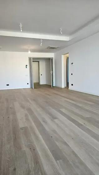 Apartament cu 3 camere decomandat în Floreasca