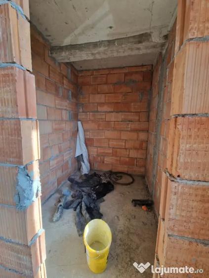 Casă cu 4 camere cu Teren 750 Mp în Cătălina