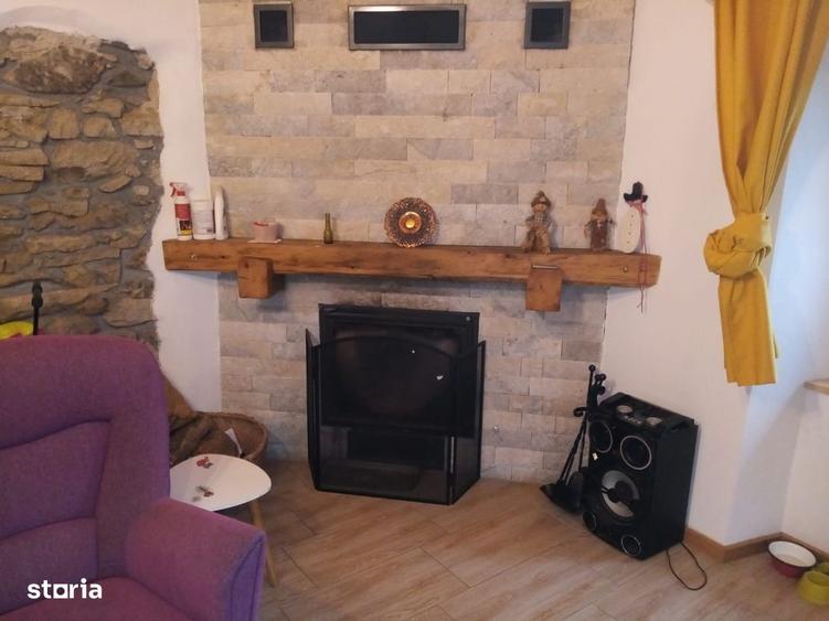 Casă cu 3 camere în Săcărâmb