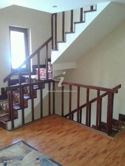 Casă cu 4 camere în Novaci