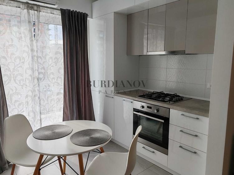 Apartament cu 2 camere decomandat în Titan