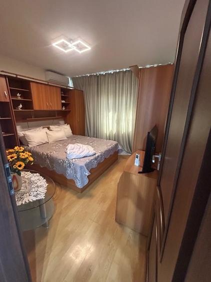 Apartament cu 3 camere decomandat, mobilat în Steaua