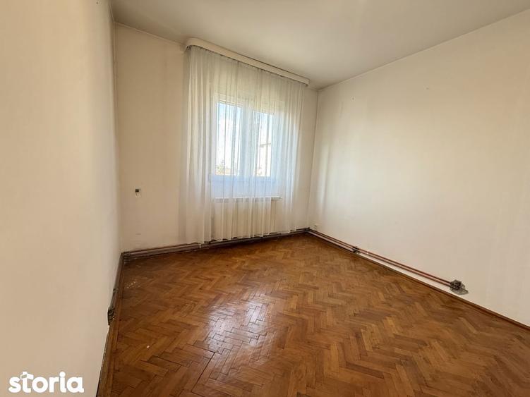 Apartament cu 3 camere semidecomandat în Circumvalațiunii