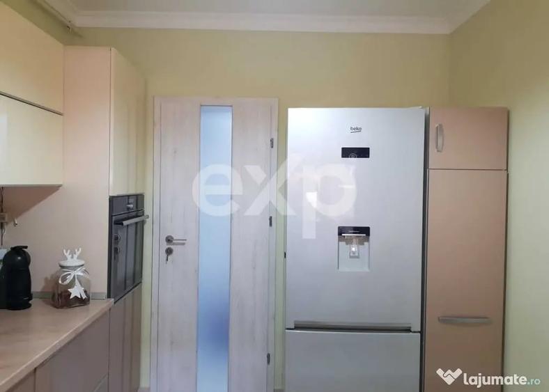 Apartament cu 3 camere semidecomandat în Florești
