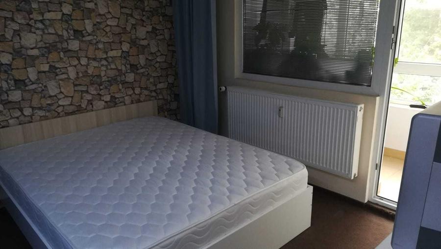 Apartament cu 4 camere decomandat în Drumul Taberei