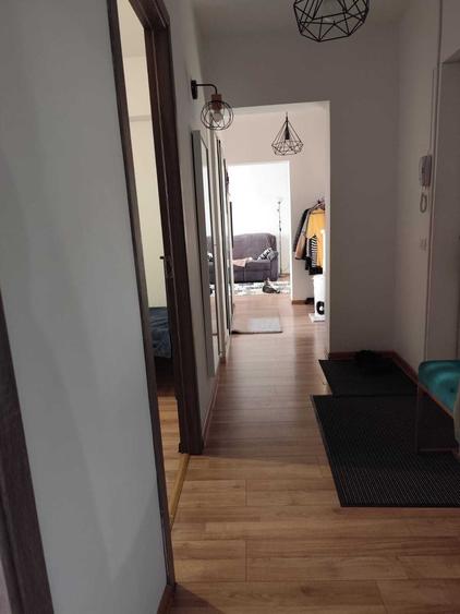Apartament cu 4 camere semidecomandat în Mărgeanului