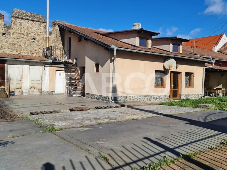Casă individuală cu 4 camere cu Teren 263 Mp în Sebeș