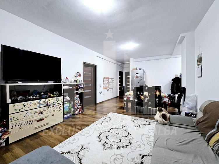 Apartament cu 3 camere decomandat, mobilat în Maier