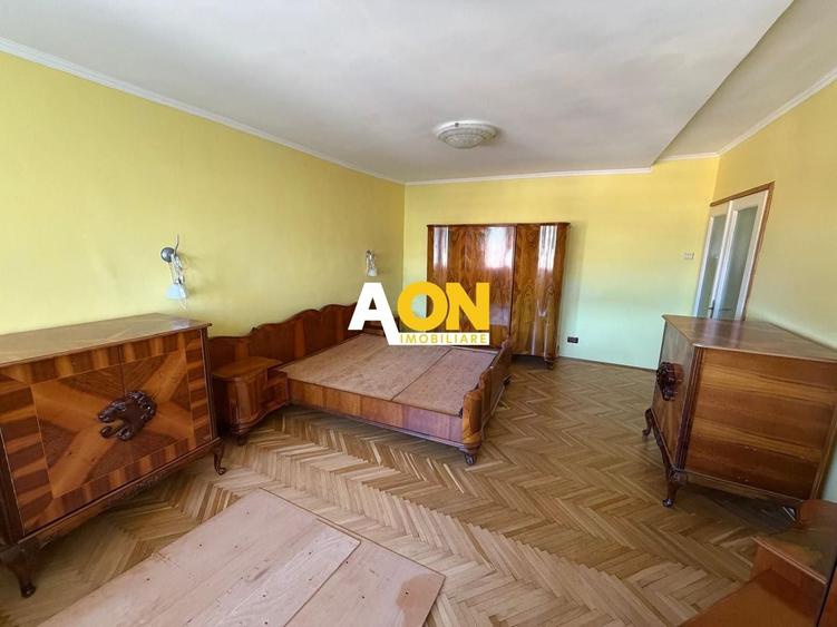 Apartament cu 4 camere decomandat, mobilat în Cetate