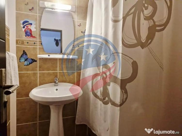 Casă cu 20 camere cu Teren 1632 Mp în Eșelnița