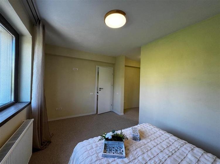 Apartament cu 3 camere semidecomandat, mobilat în Borhanci