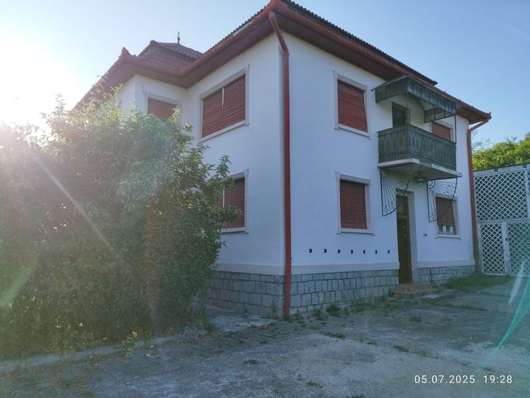 Casă cu 4 camere în Tinăud