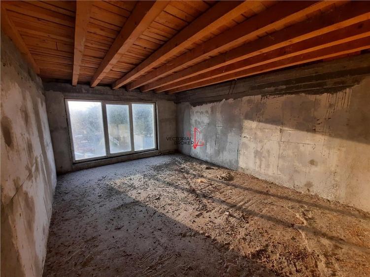 Casă cu 5 camere cu Teren 339 Mp în Pantelimon