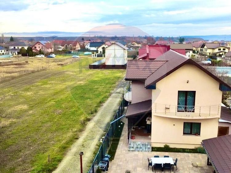 Casă individuală cu 5 camere cu Teren 375 Mp în Calea Romanului