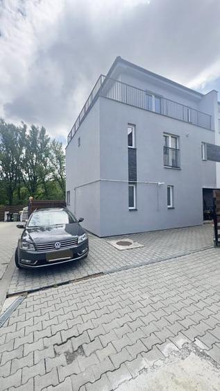 Duplex cu 4 camere cu Canalizare în Dâmbul Rotund
