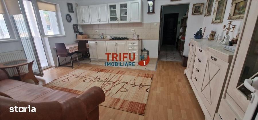 Apartament cu 3 camere semidecomandat în Cetate